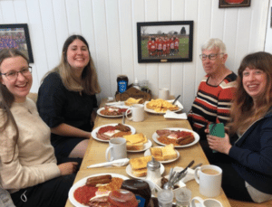 Homestay: Familienfoto mit der Gastfamilie