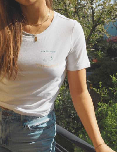 Never Stop Experimenting - Crop-Top in Weiß, Grau und Schwarz erhältlich