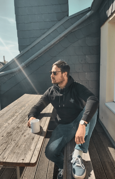 Around The World Collection - Unisex Hoodie in Schwarz erhältlich
