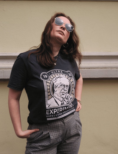 Experiment Ultra Collection - Unisex T-Shirt in Schwarz erhältlich